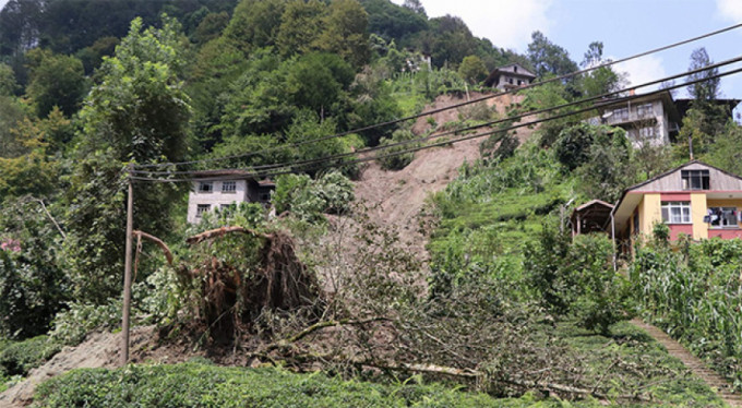 Selden geriye bıraktığı izler kaldı