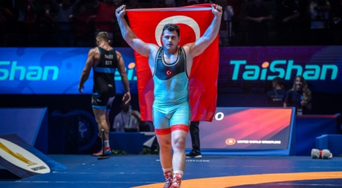 Rıza Kayaalp başarılarına bir yenisini ekledi