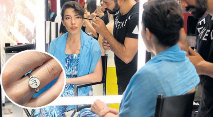 Allah yazılı yüzük bana huzur veriyor