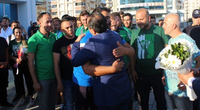 Selami Yıldız'ı Bursasporlu taraftarlar uğurladı