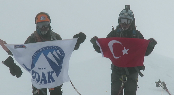 Bursalı dağcılar zirvede! Tam 4 bin 545 metre...