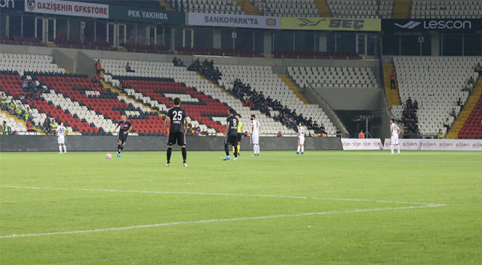 Futbol tarihinde daha önce görülmemiş protesto!
