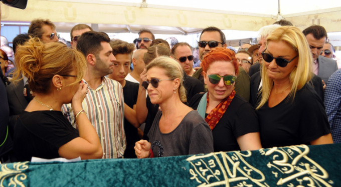 Vatan Şaşmaz son yolculuğuna uğurlandı