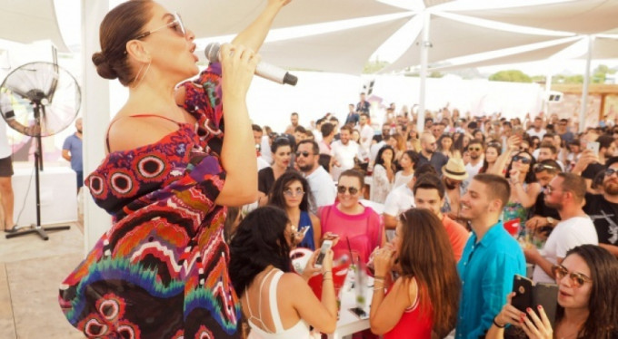 Bayramda oraya ünlü yağacak!