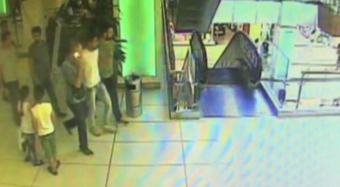 AVM'de rehine operasyonu!