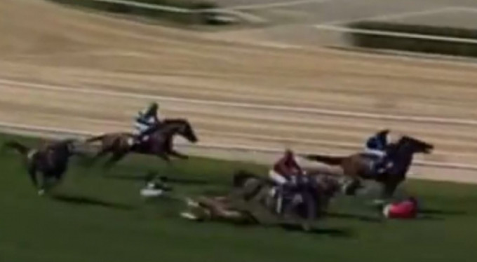 Bursa'daki at yarışında dehşet anları! (VİDEO)
