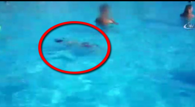 Onlarca tatilci minik Atakan'ı fark etmemiş!