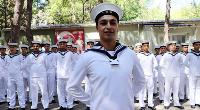 Kahraman asker duygularına hakim olamadı