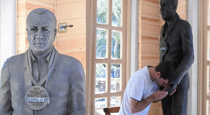 Heykelini yaptılar!