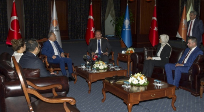 Partiler arası bayramlaşma başladı. İşte ilk ziyaret