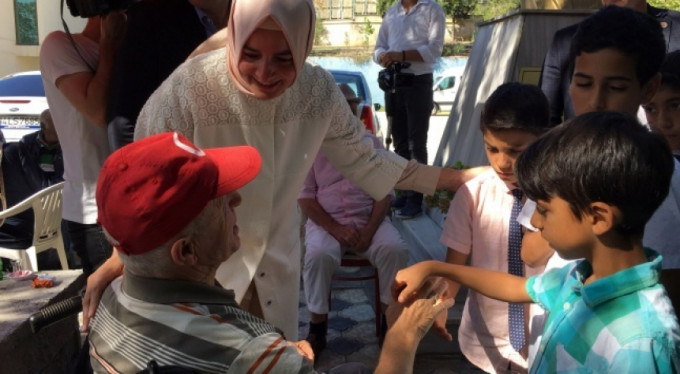 Bakan Kaya'dan anlamlı bayram ziyareti