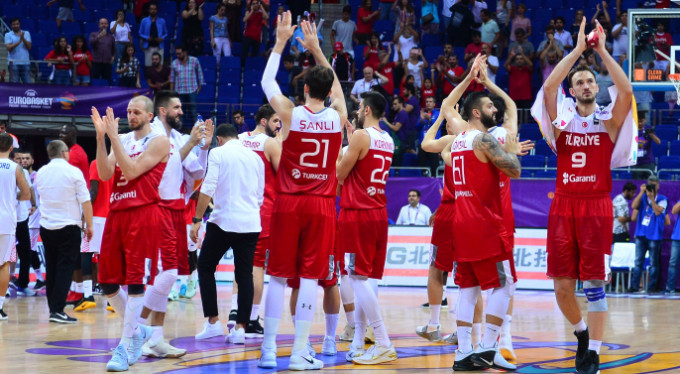 12 Dev Adam'dan ilk galibiyet!