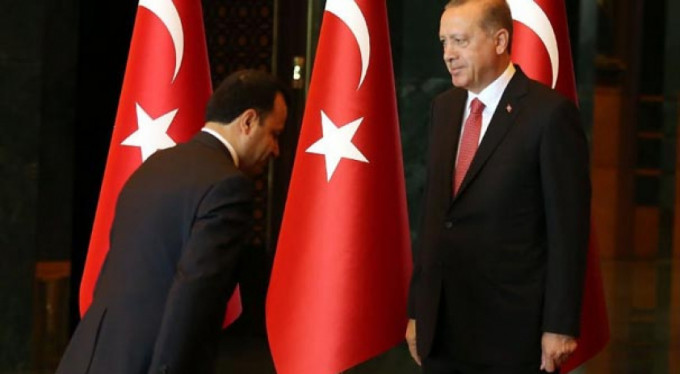 AYM Başkanı'ndan eğilme açıklaması