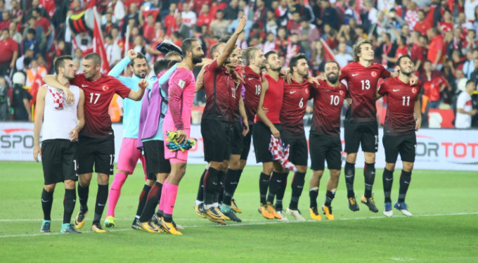 Dönüm maçı yine İzlanda'yla