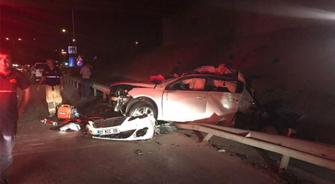 Otomobil alt yola uçtu!