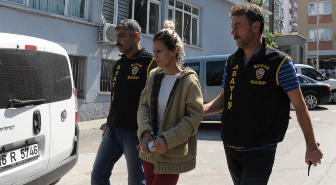 Bursa'da internette tanıştığı kadın kemiklerini kırdırdı