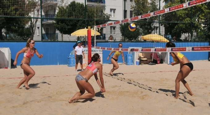 Bursa'da plaj voleybolu zamanı!