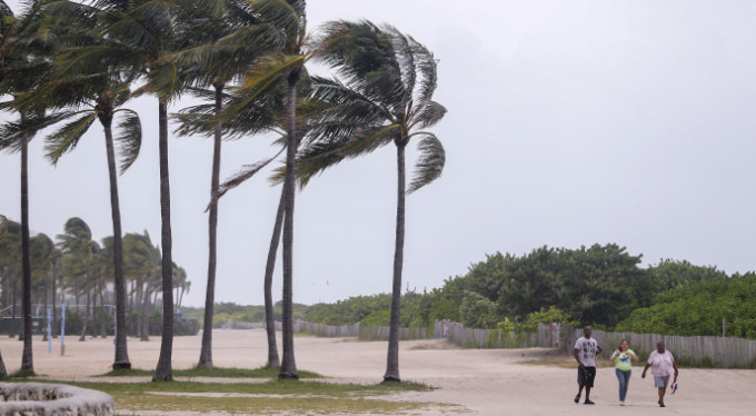 Beklenen kasırga başladı!