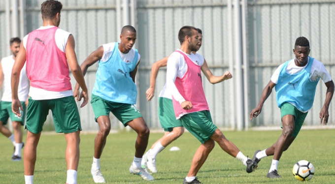 Timsah ara vermedi! 2 oyuncudan müjde...