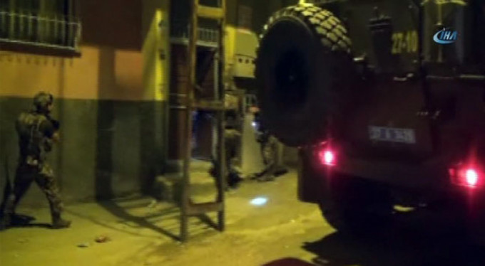 Canlı bomba yakalandı