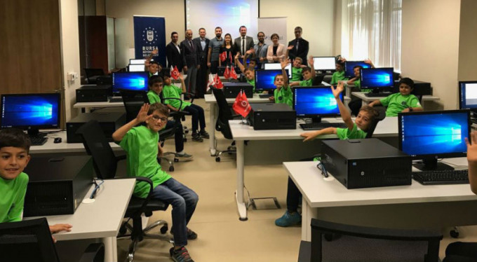 Bursa'da gençler geleceğe hazırlanıyor