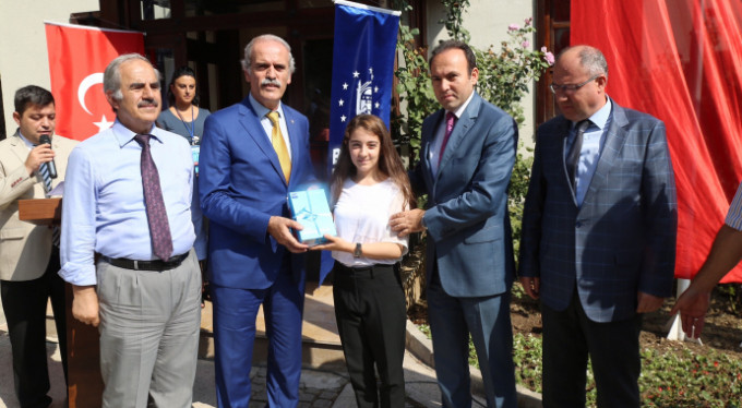 Bursa'da öğrencilere ödül yağdı