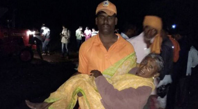 Hindistan'da baraj çöktü: 35 kişi...