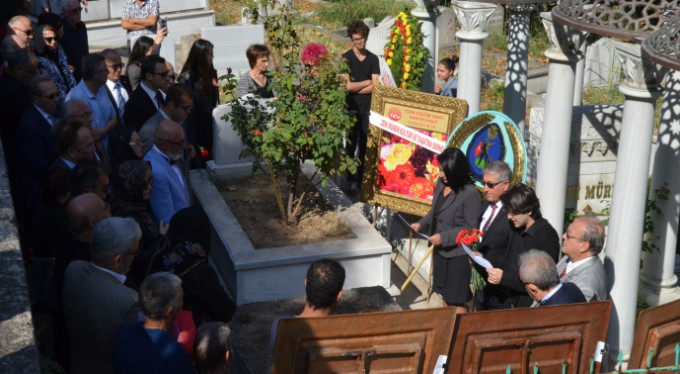 Zeki Müren'in anma töreninde dikkat çeken detay!