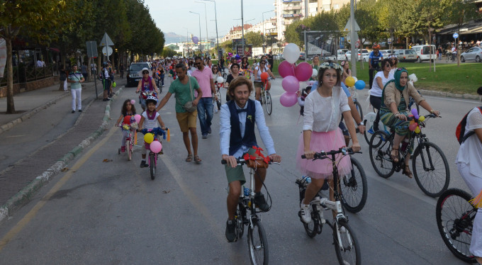 Bursa'da  'Süslü Kadınlar' zamanı