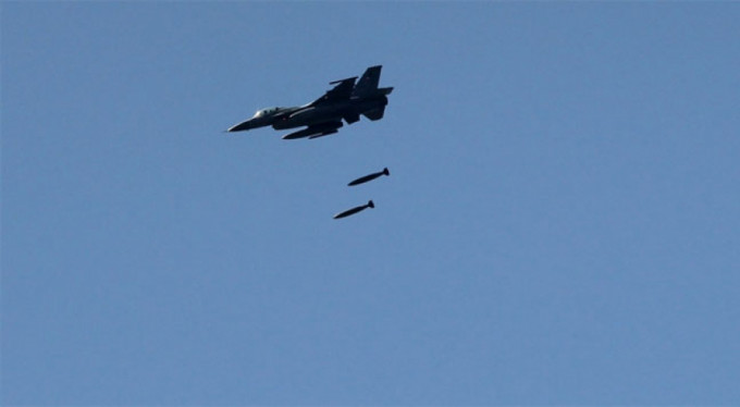 Rus uçakları YPG mevzilerini vurdu!