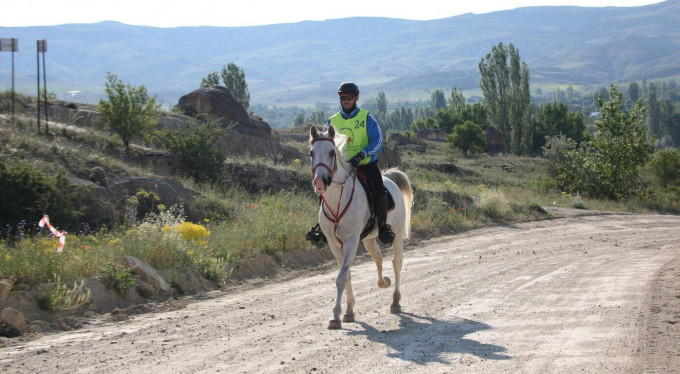 Üniversiteli biniciler Bursa'da yetişecek