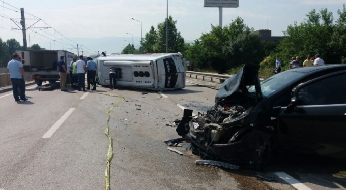 Bursa'da işçi servisine çarpmışlardı!