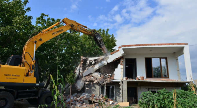 Bursa'da kaçak yapılarla mücadele sürüyor