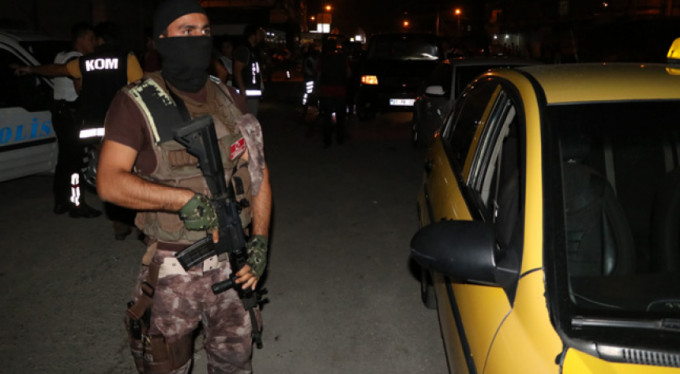 Binlerce polisle operasyon