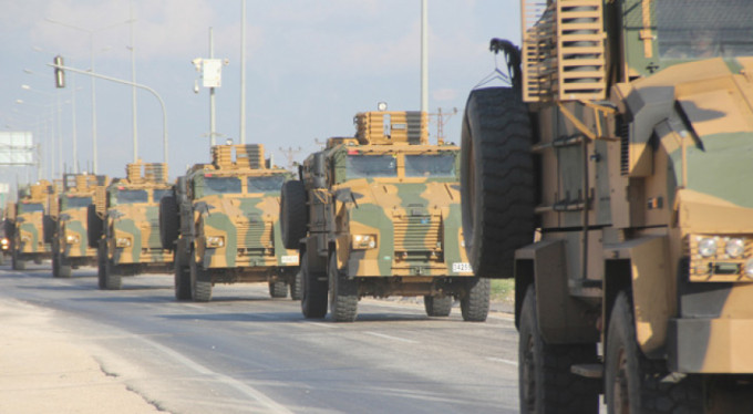 Suriye sınırına askeri sevkıyat sürüyor