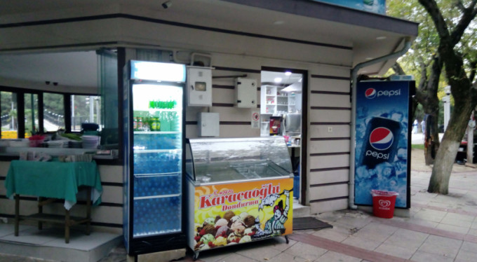 Bursa'da hırsız önce karnını doyurdu sonra soydu