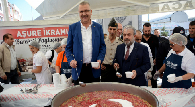 Bursa'da tam 5 bin kişiye aşure!