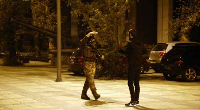 Başbakanlık ofisi yakınlarında silah sesleri..!