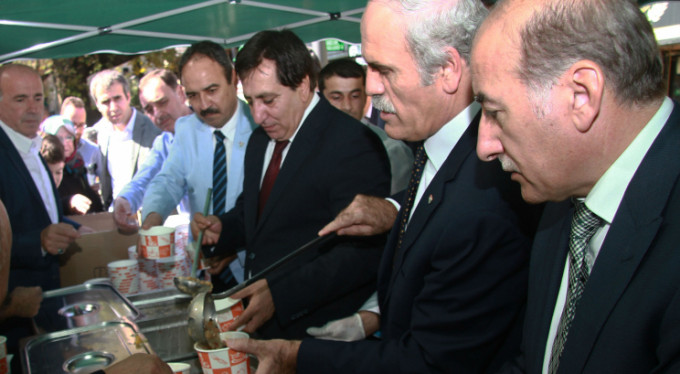 Vali Küçük ile Başkan Altepe'den aşure ikramı