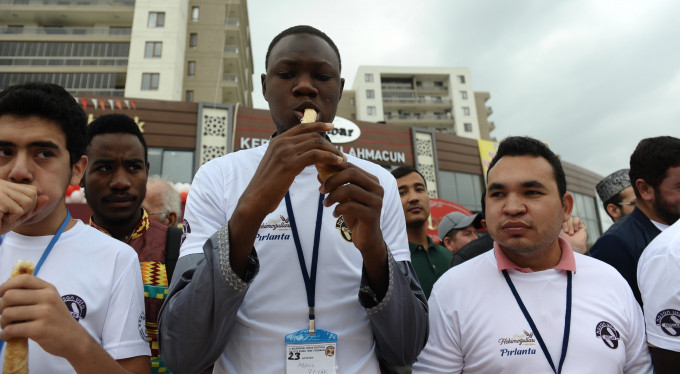 İşte Bursa'da en hızlı börek yeme rekoru!