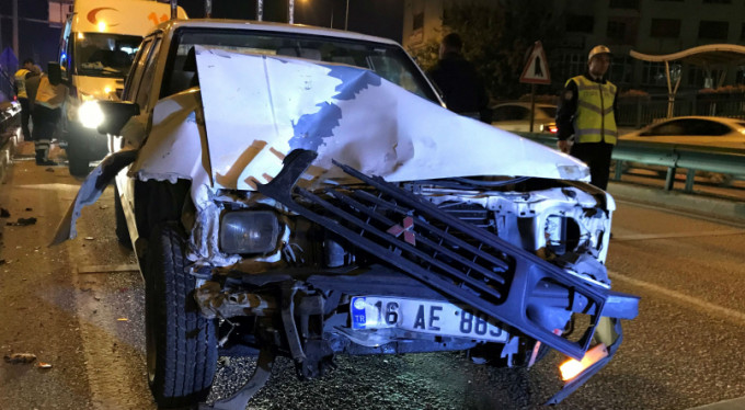 Bursa'da feci kaza! 2 yaralı