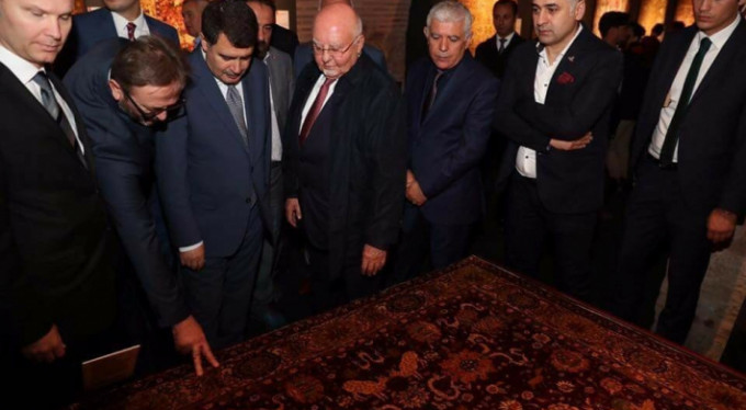 Bursa'nın ipek halıları İstanbul'da sergilendi