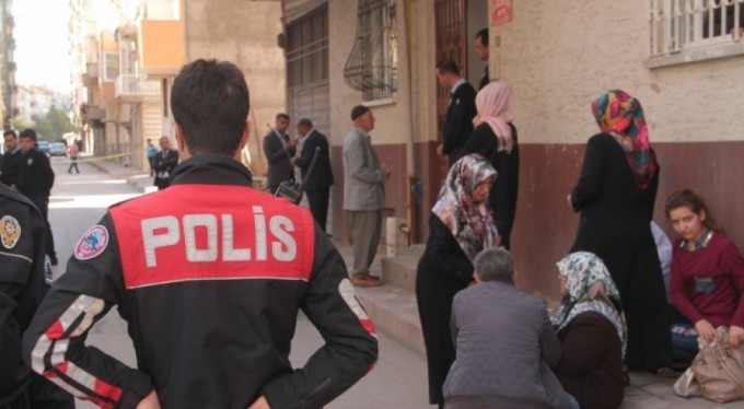 Baba dehşeti! Kızının boğazını...