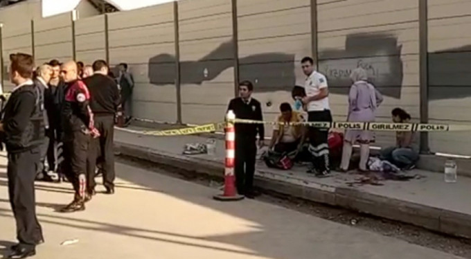 Okula silahlı saldırı! Yaralılar var