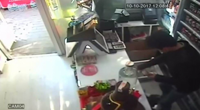 Bursa'daki o hırsız kamerada!