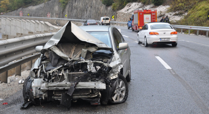 Bursa'da feci kaza! Ölümden döndüler