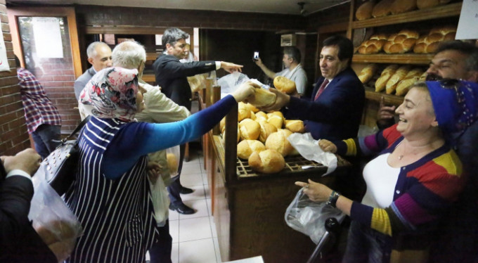 Vali Küçük Bursalıları şaşırttı!