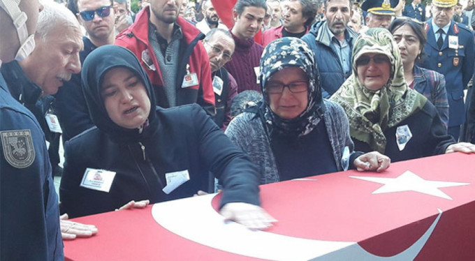 Şehit annesinden yürek burkan veda