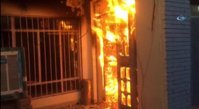 Türkmen Cephesi karargahı yakıldı