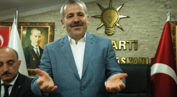 AK Parti'de flaş istifa!